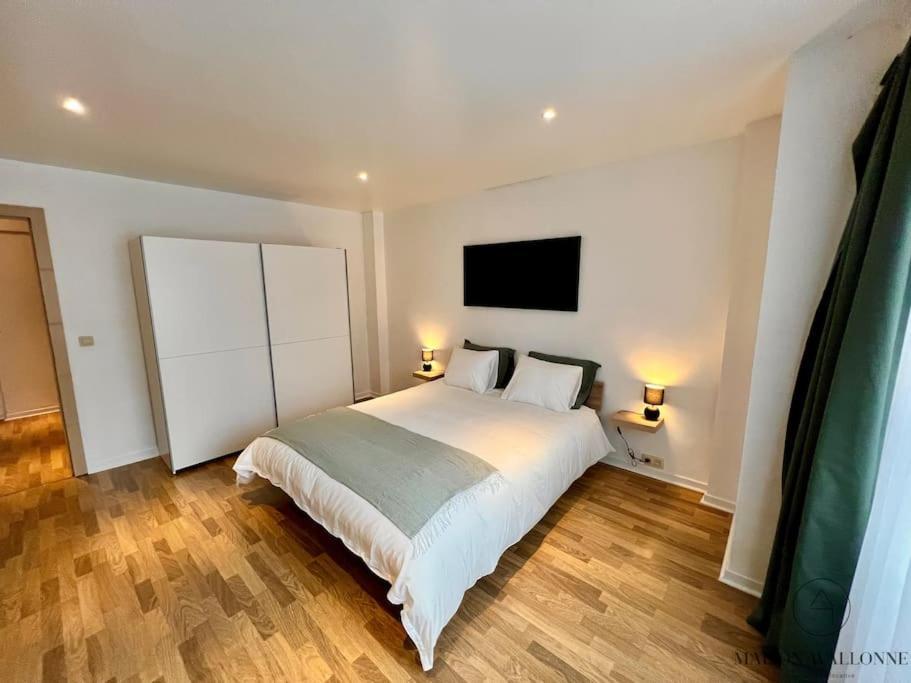 L'havre Luxueux De La Cite Ardente - Lüttich